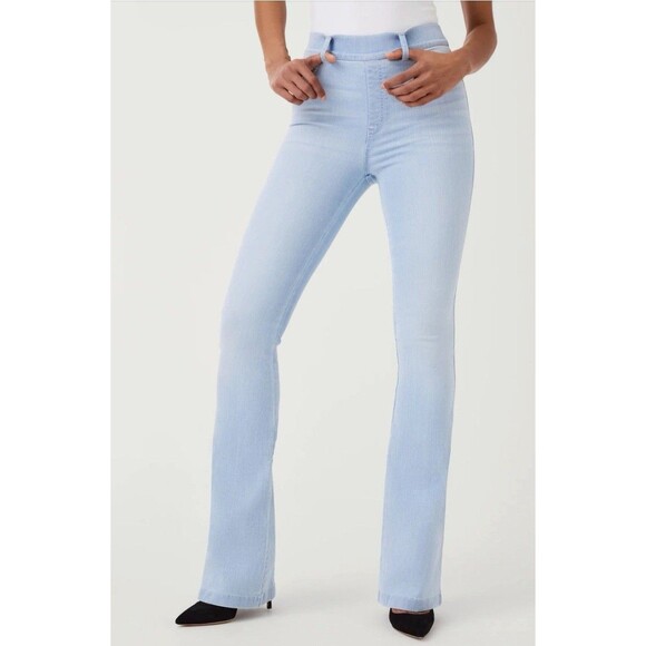 Spanx Flare Denim Pull On Jeans Medium M Blue Light Wash Stretch $148 20348R - Picture 1 of 7